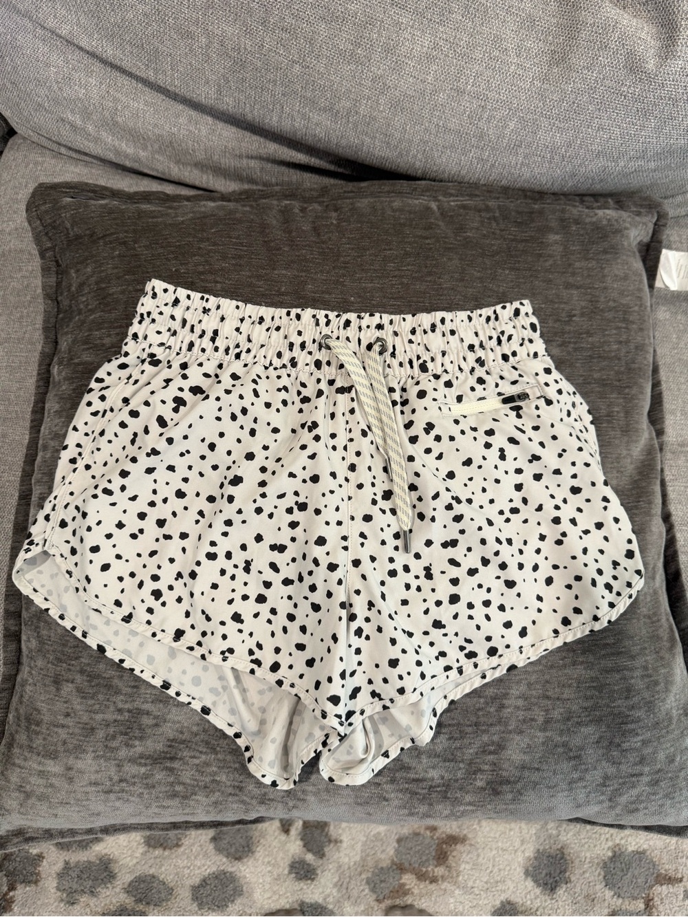 Vuori Dalmatian clementine Shorts 2” seam